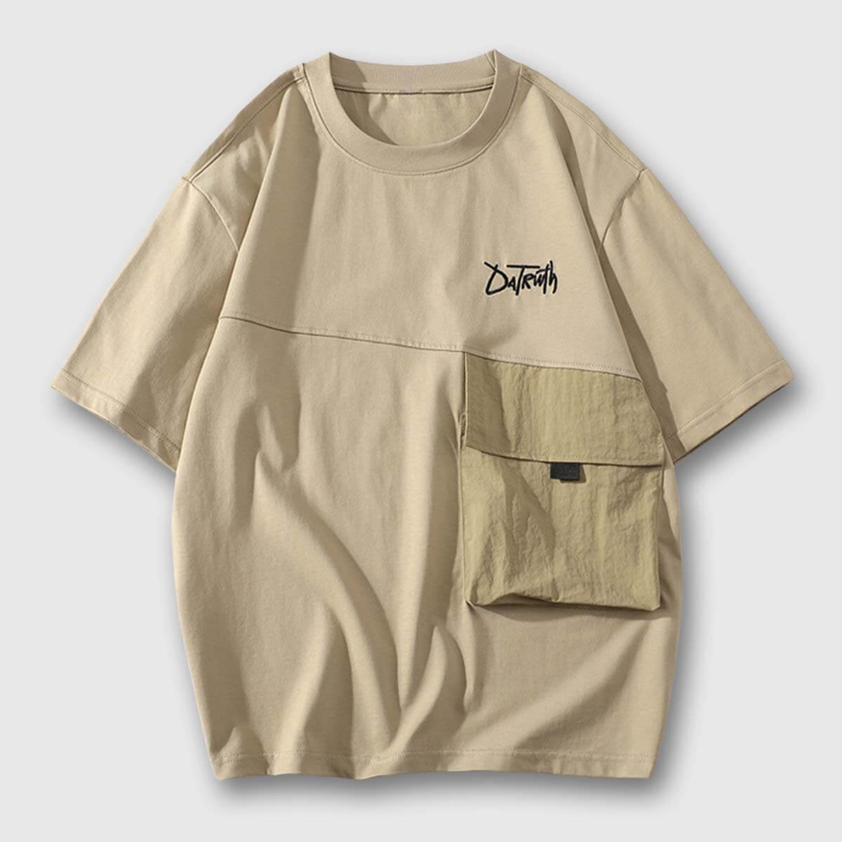 Camiseta moderna con bolsillo utilitario