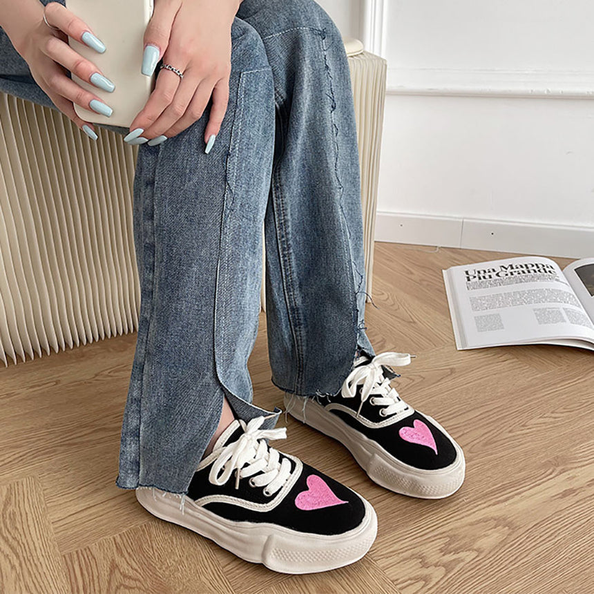 Zapatillas deportivas de lona bordadas con estampado de corazón de Oluolin