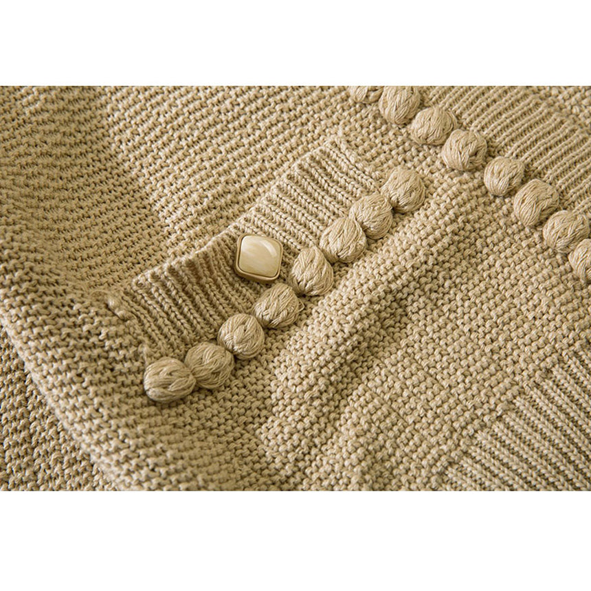 Kurzer Cardigan mit Knopfdekor und Pom-Pom