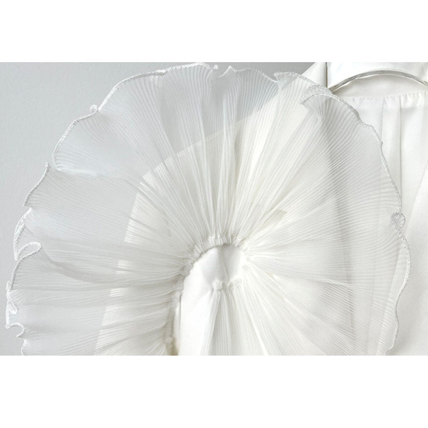 Elegante blazer de malla con volantes de decoración