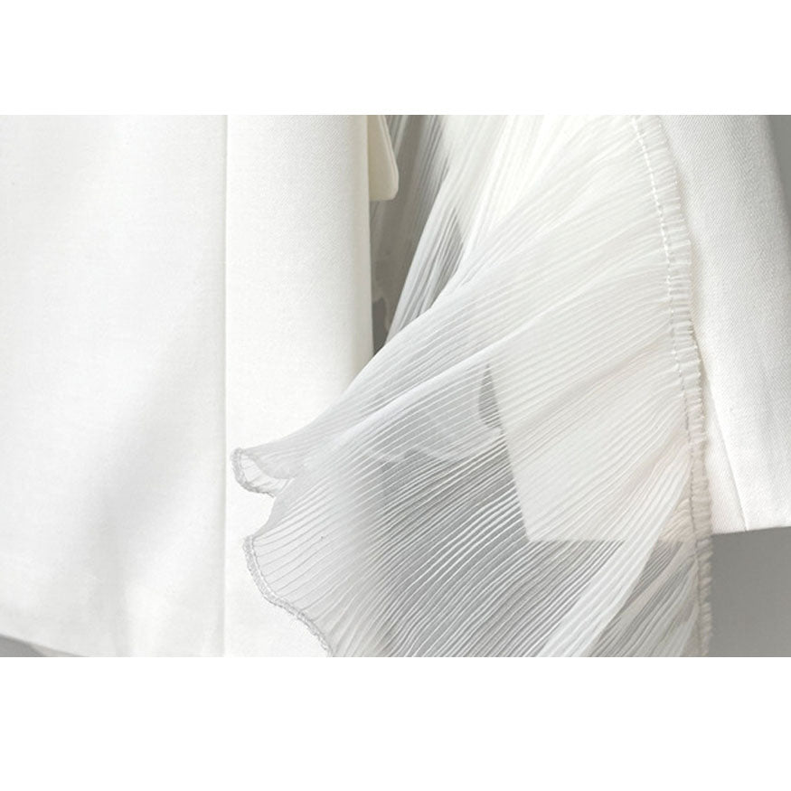 Elegante blazer de malla con volantes de decoración