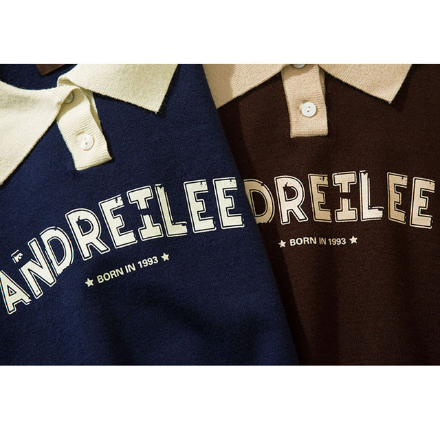 Kurzer Pullover mit Umlegekragen und Buchstabenmuster