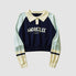 Kurzer Pullover mit Umlegekragen und Buchstabenmuster