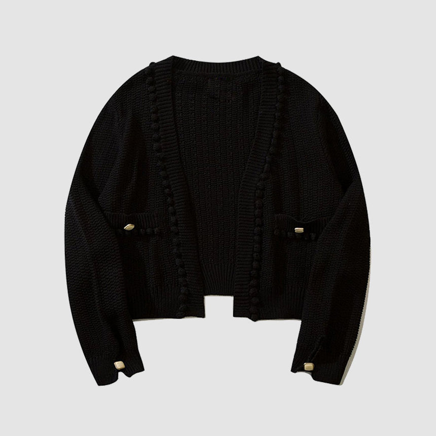 Kurzer Cardigan mit Knopfdekor und Pom-Pom