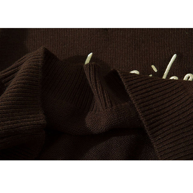 Kurzer Pullover mit Neckholder-Stickerei und Quaste