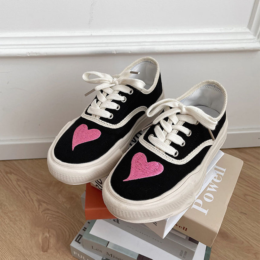 Zapatillas deportivas de lona bordadas con estampado de corazón de Oluolin