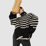 Gestreifter Rollkragenpullover