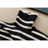 Gestreifter Rollkragenpullover