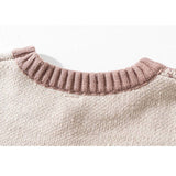 Pullover mit Herzmuster und Fadennähten