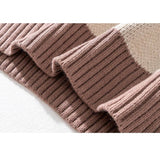 Pullover mit Herzmuster und Fadennähten